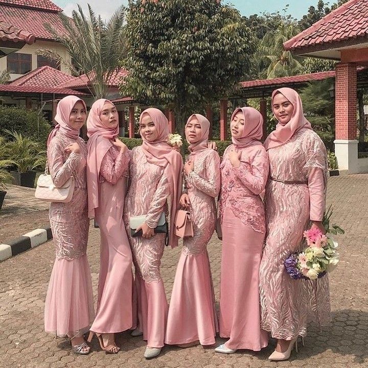 Outfit Acara Pernikahan
